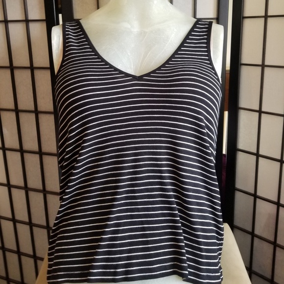 Nwot Stripped black and white tank top - Picture 6 of 6